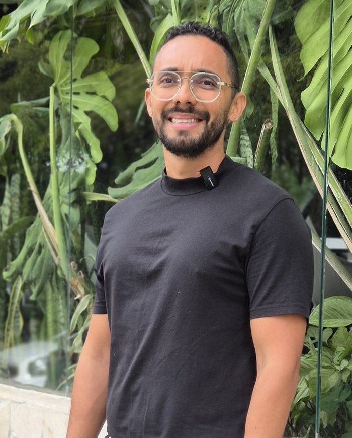 Dr. Jan Lío en ropa deportiva